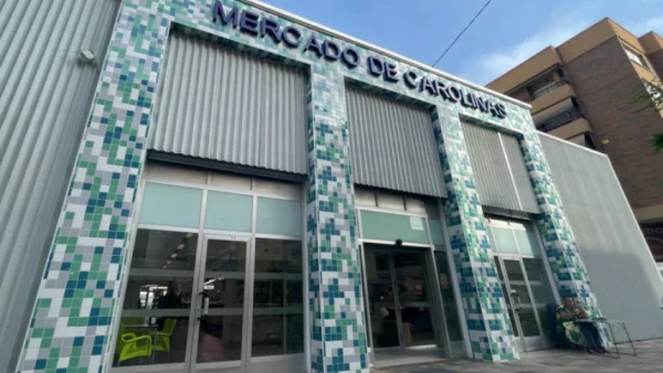 El Mercado de Carolinas sufre goteras tras la reforma: comerciantes piden explicaciones al Ayuntamiento