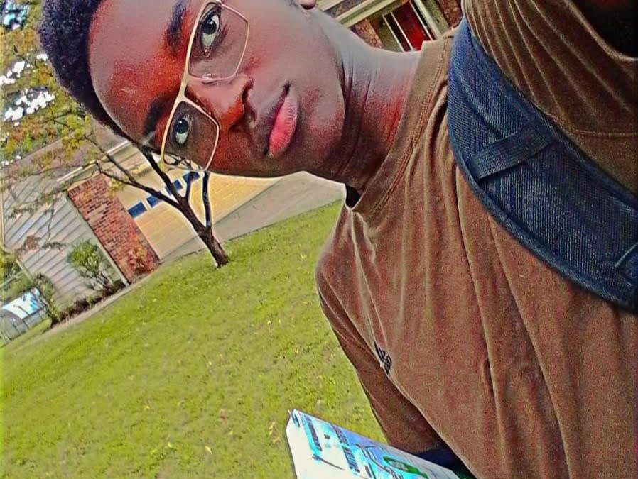 Emmanuel Marete: el poeta keniano de 15 años que le canta al mundo en tres idiomas