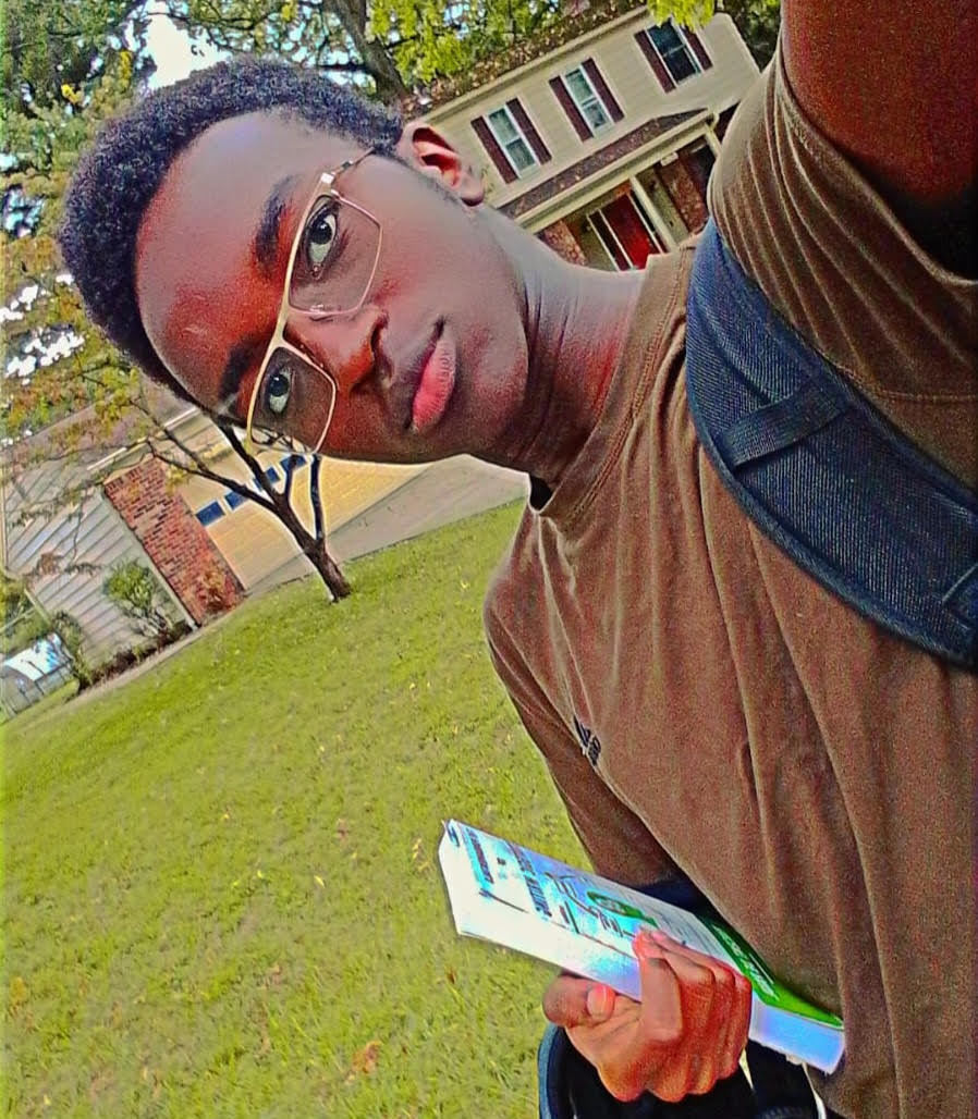 Entrevista: Emmanuel Marete: el poeta keniano de 15 años que le canta al mundo en tres idiomas