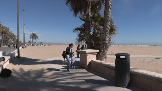 Lleno absoluto en Alicante esta Semana Santa: sol garantizado, playas a rebosar y temperaturas de hasta 25 grados