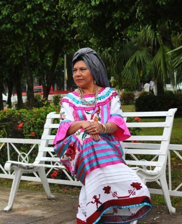 Metamorfosis poética “Manos que Guardan la Raíz y el Alma de Oaxaca”