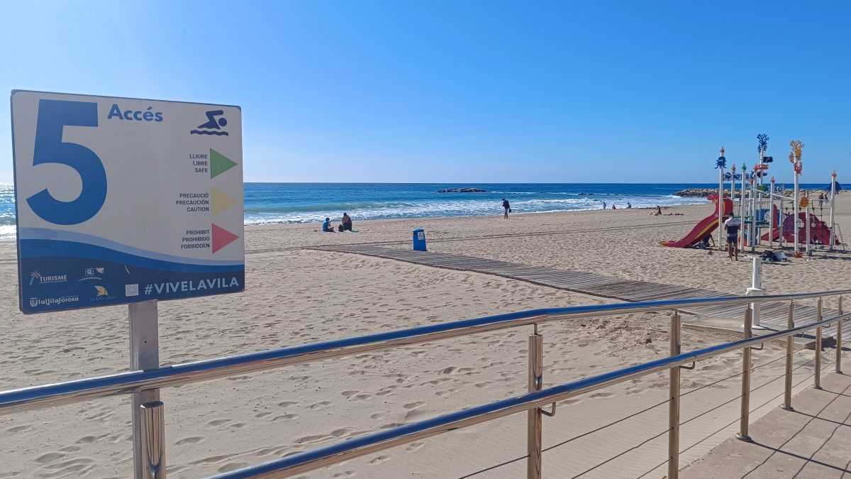 Villajoyosa ya tiene listas sus playas para la Semana Santa