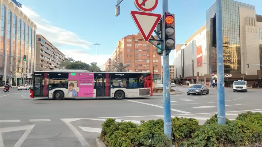 masaje en la playa de Alicante con vistas al Mediterráneo