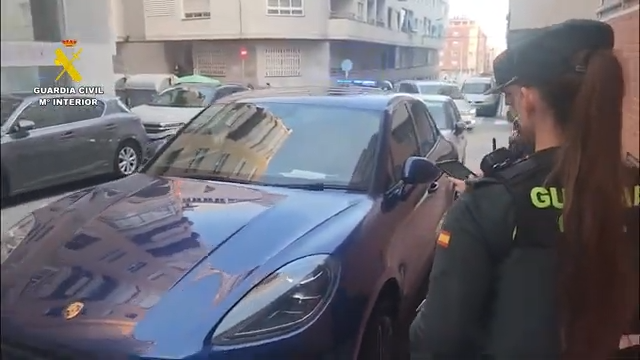 Una patrulla detecta irregularidades durante un control de seguridad