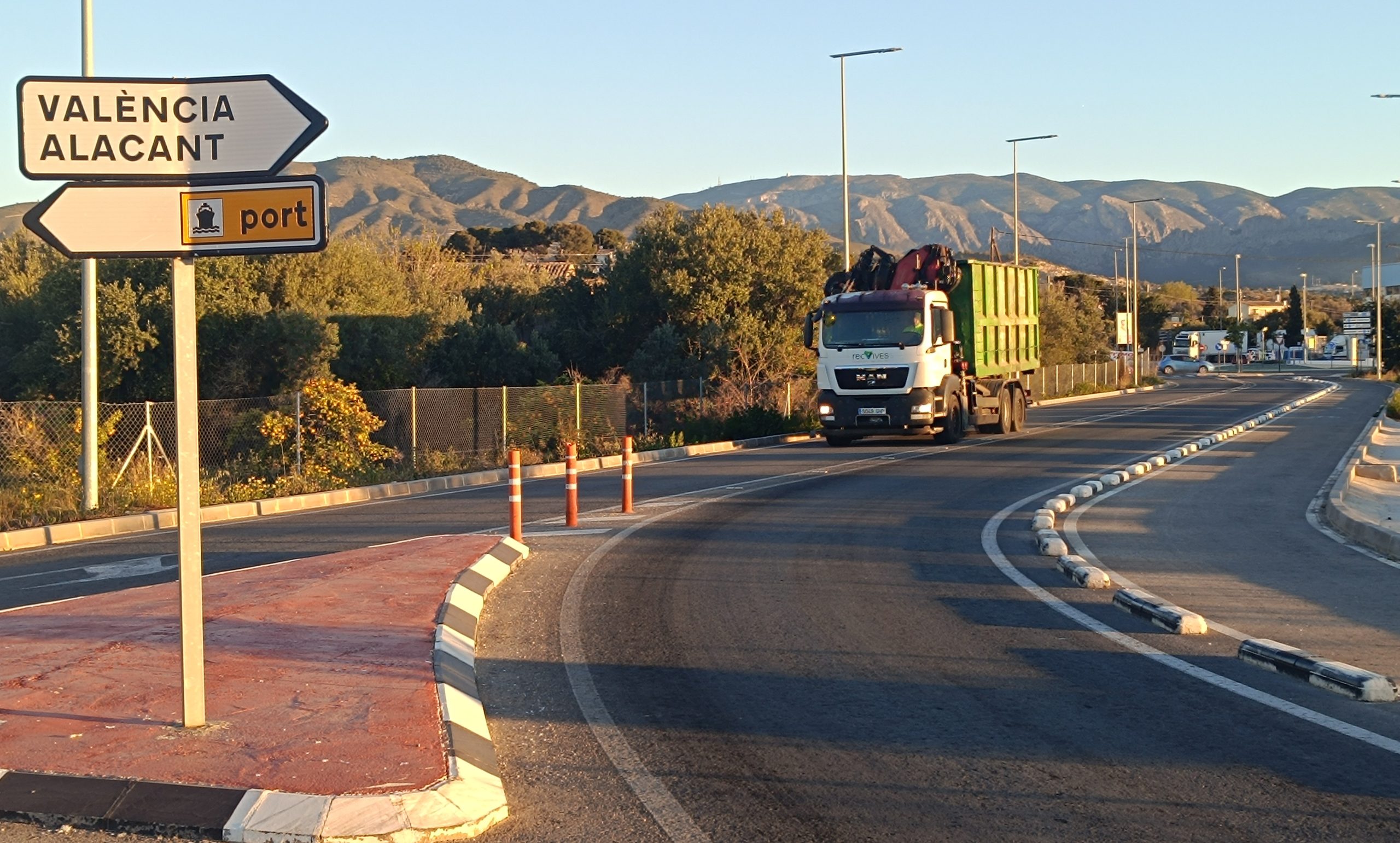 El Ayuntamiento desbloquea el nuevo vial de acceso al puerto de Villajoyosa con la licitación de la redacción del proyecto