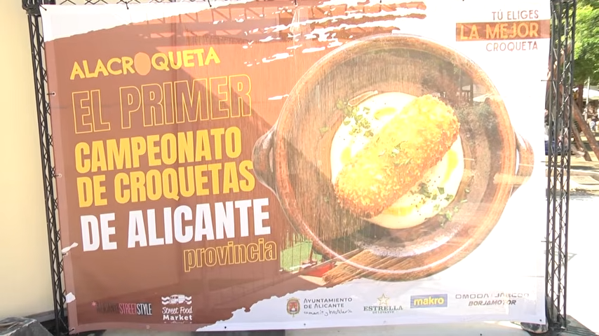 Alacroqueta en Alicante con público y restaurantes en la plaza de Séneca durante la segunda edición del evento gastronómico