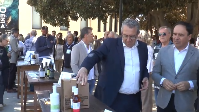 Degustación de aceite de oliva virgen extra en la Muestra de Alicante
