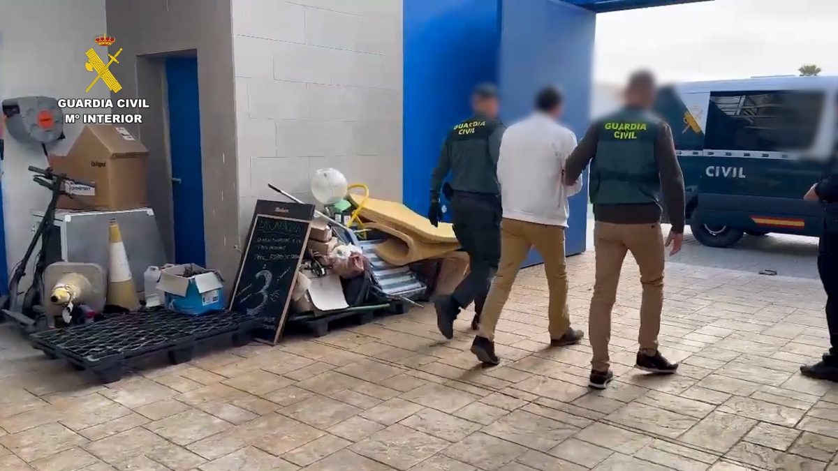 Desmantelada una organización criminal por estafar cerca de 200.000 euros en combustible en Almería, Alicante y Murcia