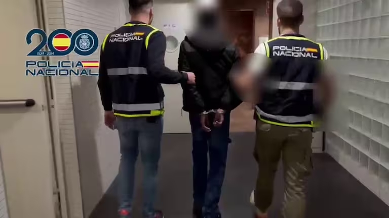Detenido en Alicante por robar en coches con un inhibidor de frecuencia