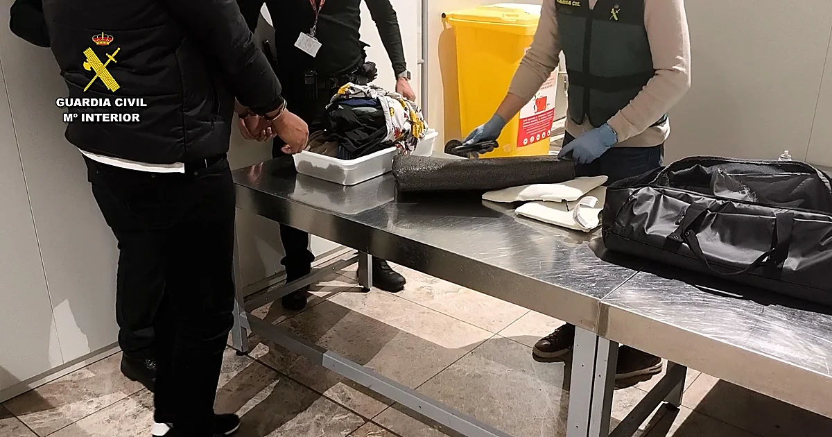 Detención en aeropuerto de Alicante con cocaína en maleta
