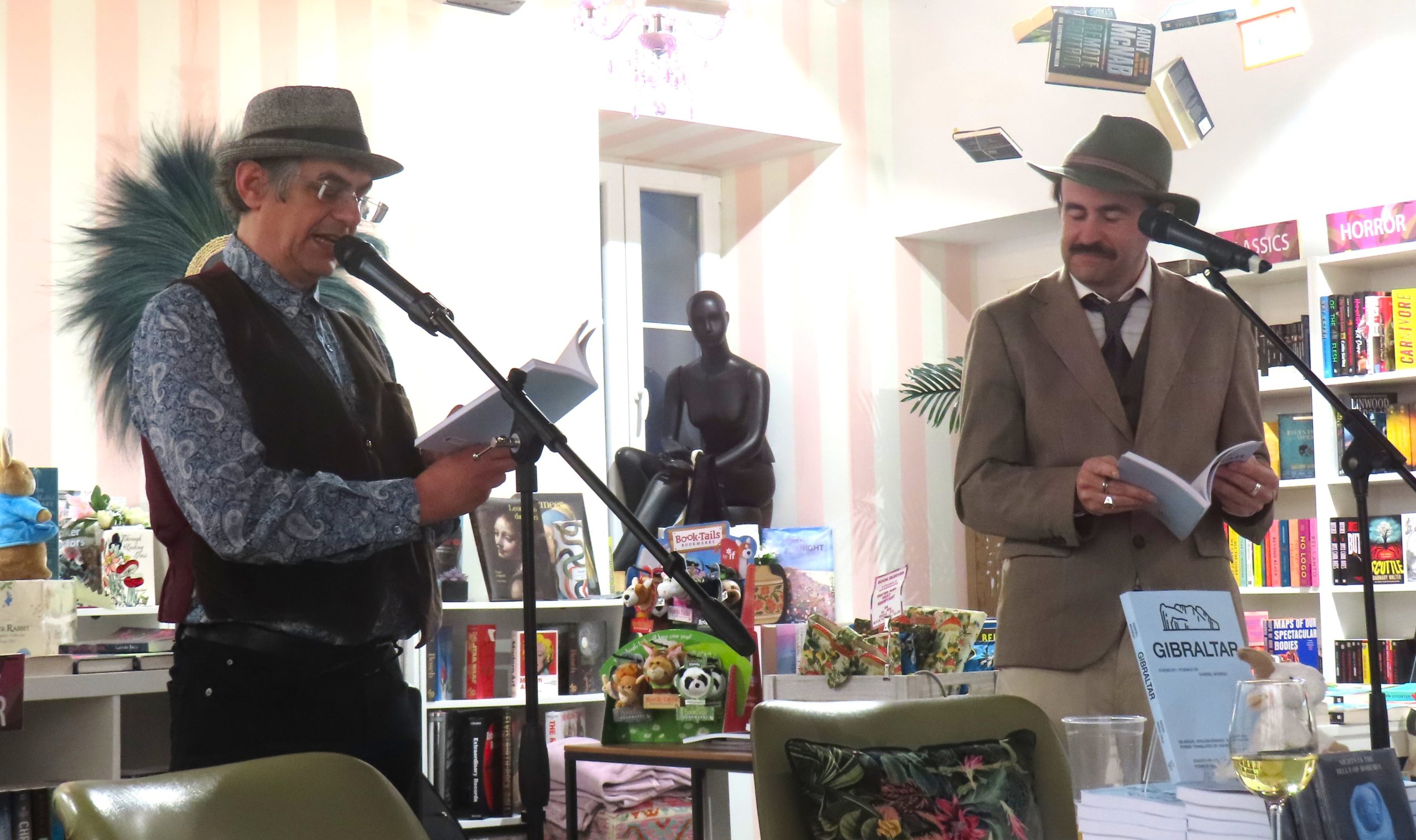 “No somos políticos, somos poetas”: El manifiesto literario de Gabriel Moreno y Rafael Peñas Cruz