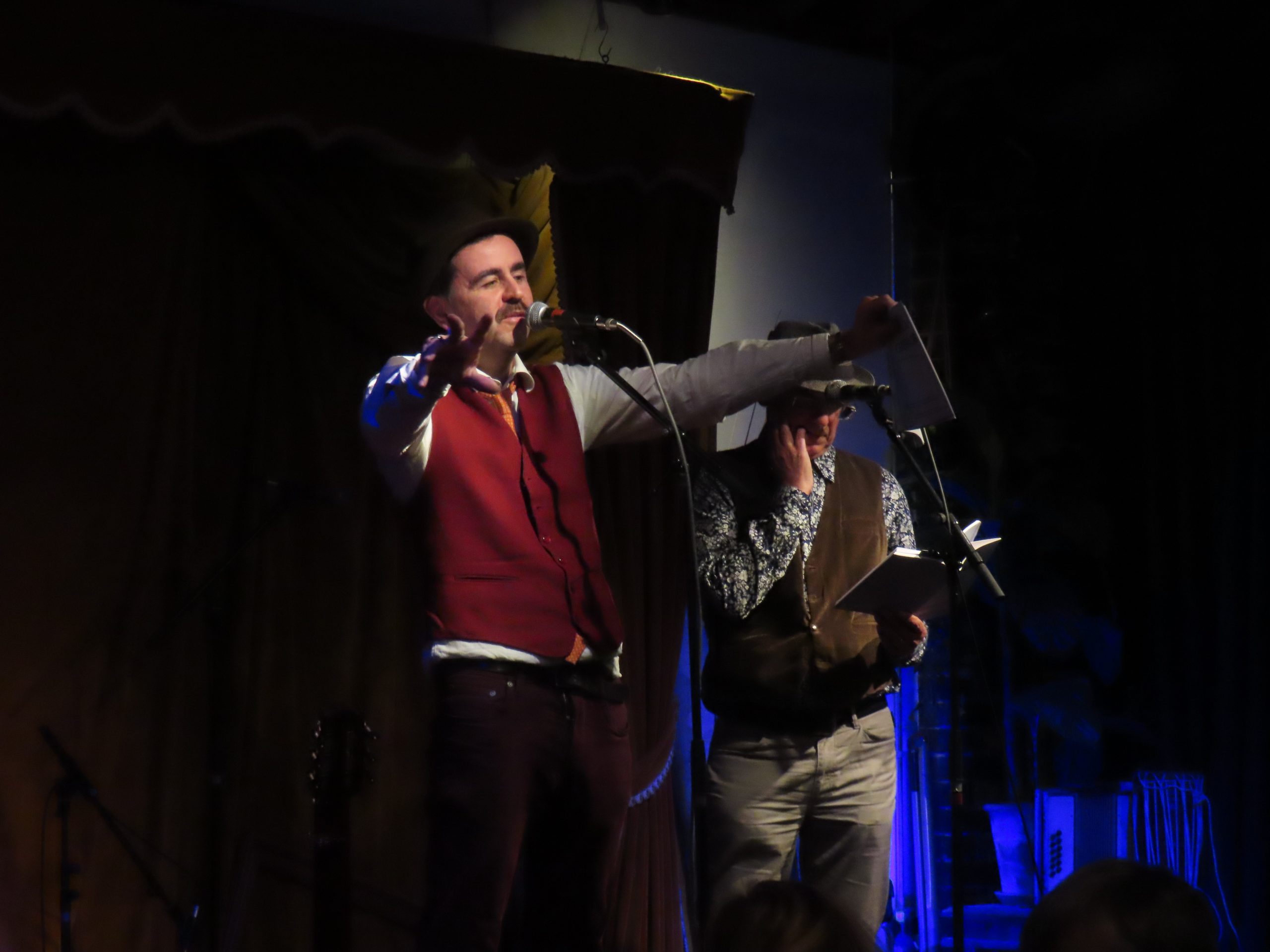ENTREVISTA: “No somos políticos, somos poetas”: El manifiesto literario de Gabriel Moreno y Rafael Peñas Cruz ENTREVISTA: “No somos políticos, somos poetas”: El manifiesto literario de Gabriel Moreno y Rafael Peñas Cruz