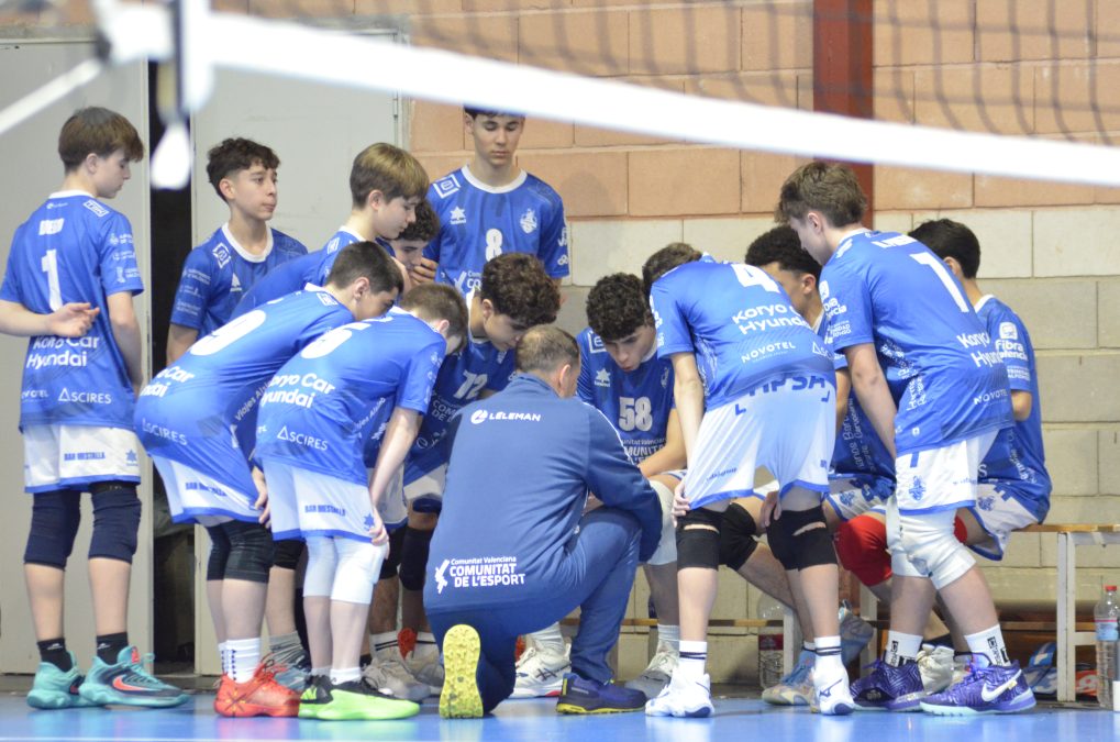 Valencia corona al campeón autonómico infantil de voleibol en el pabellón de Nou Moles este fin de semana