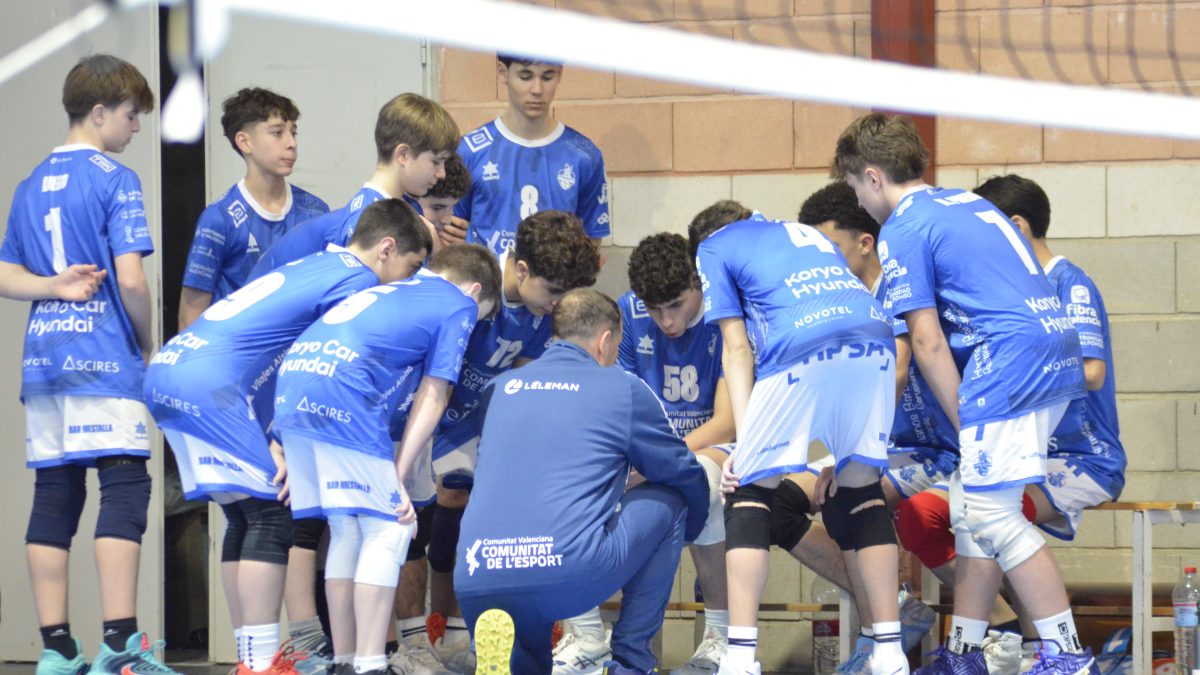 Valencia corona al campeón autonómico infantil de voleibol en el pabellón de Nou Moles este fin de semana
