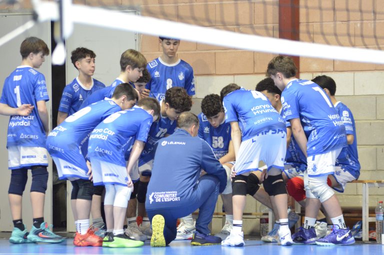 Valencia corona al campeón autonómico infantil de voleibol en el pabellón de Nou Moles este fin de semana