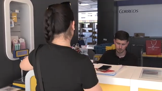 Oficinas desbordadas y largas esperas