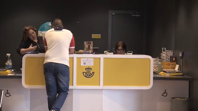 Colas de inmigrantes en Alicante para regularización 2026