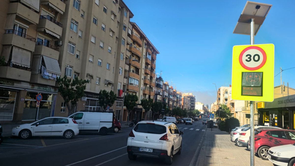 Villajoyosa instala una decena de radares pedagógicos para mejorar la seguridad vial en el municipio