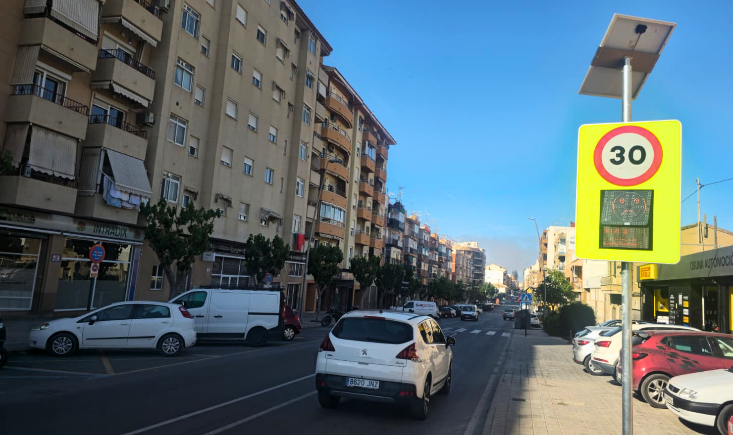 Villajoyosa instala una decena de radares pedagógicos para mejorar la seguridad vial en el municipio