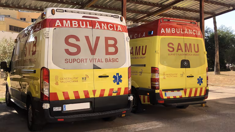 Ambulancia del SAMU medicalizado en Alicante durante una urgencia cardíaca