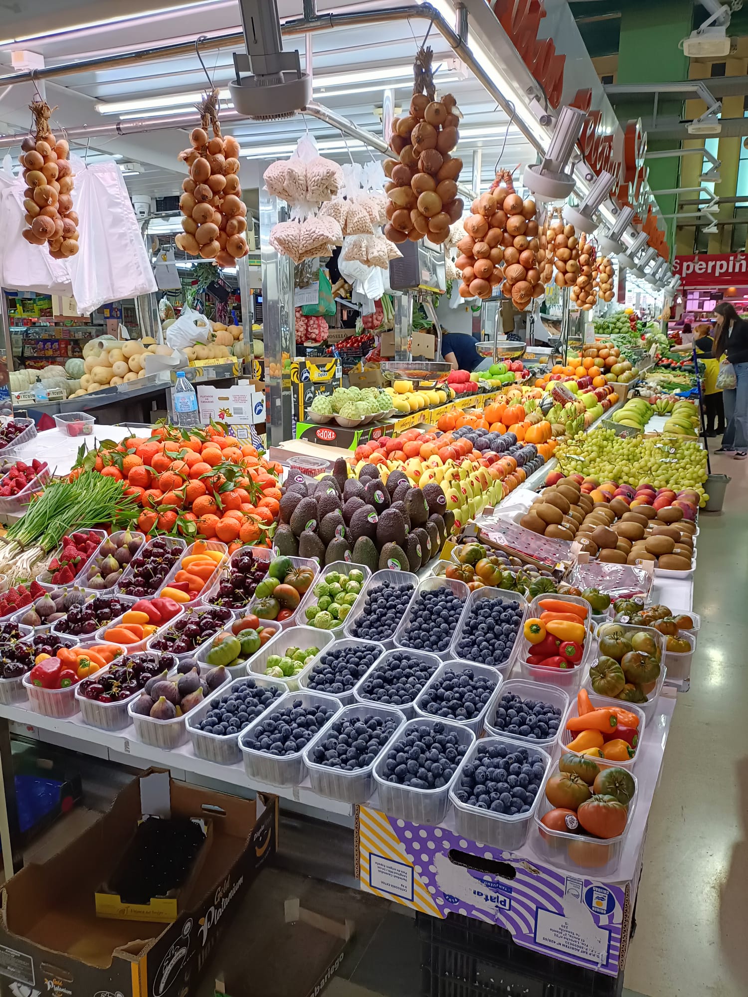 Supermercados, comidas y marketing. Es un gran circo donde pagas tu entrada muy cara.