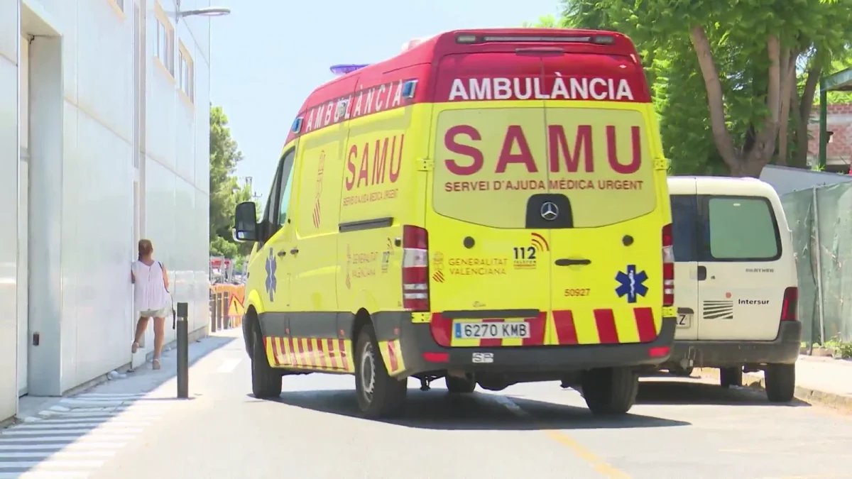 ambulancia del SAMU, bomberos en intervención o imagen de recurso de incendio doméstico.