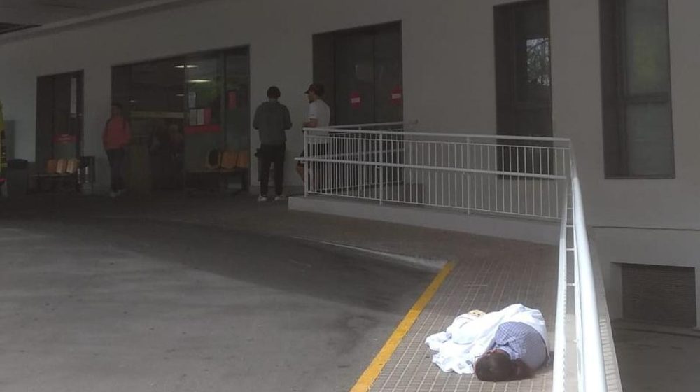 Joven en brote psicótico junto a Urgencias del Hospital Sant Joan de Alicante