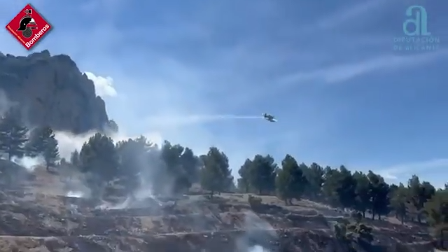 Incendio forestal en Benimantell controlado