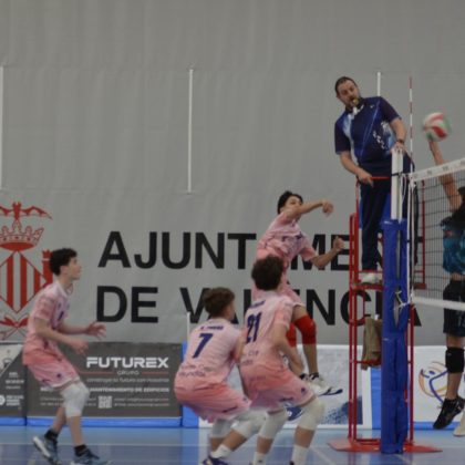 El Conqueridor reina en su fortín y corona una Final Four autonómica con un dominio absoluto