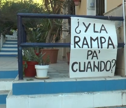 La asociación vecinal del Raval Roig reclama medidas ante el avance de los pisos turísticos y la pérdida de residentes permanentes.