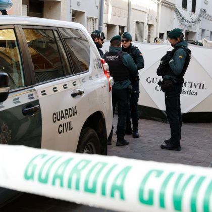 Hallados muertos un guardia civil, su esposa y su hijo en el cuartel de Dolores (Alicante)