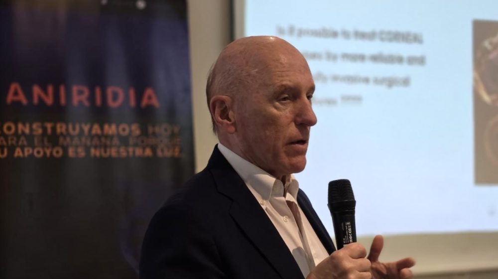 La asociación española de aniridia reconoce al dr. alió por su compromiso con los pacientes
