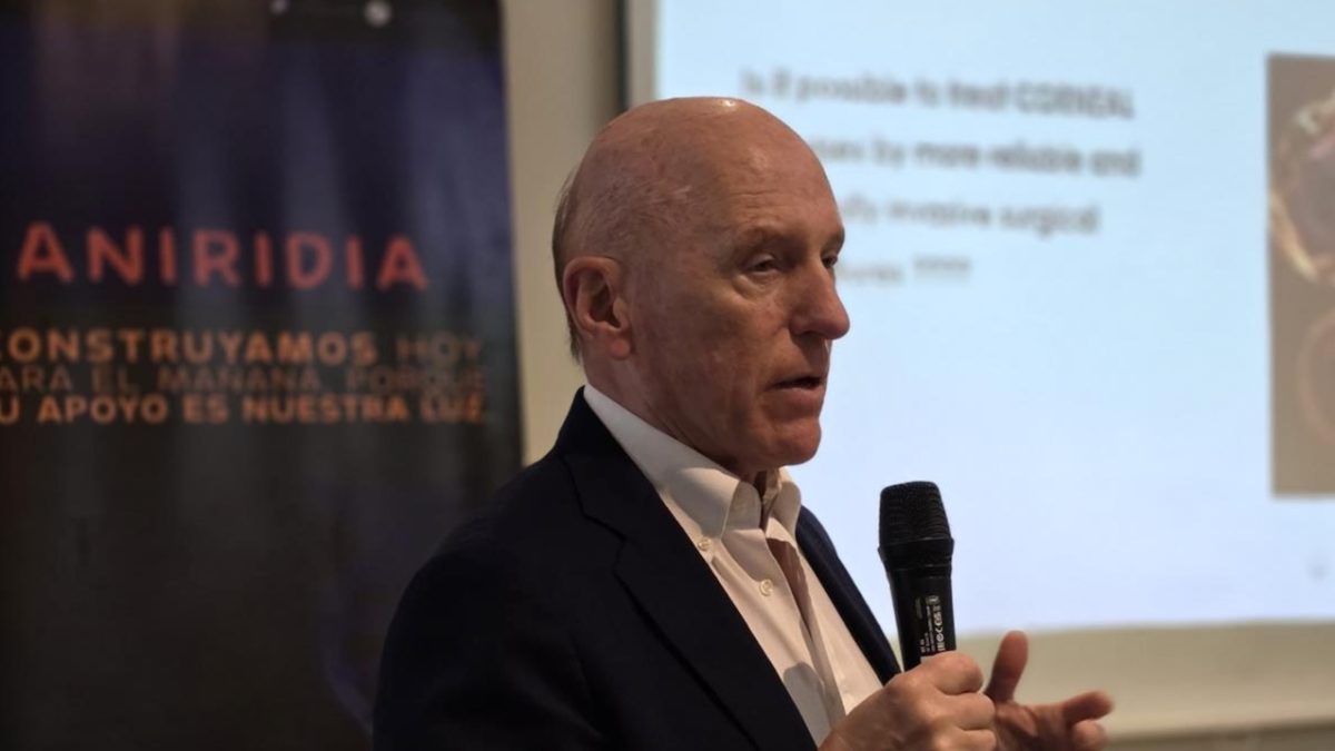 La asociación española de aniridia reconoce al dr. alió por su compromiso con los pacientes