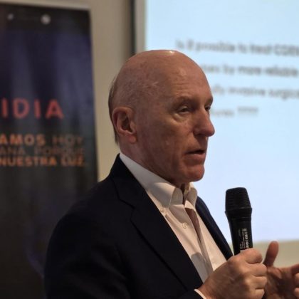 La asociación española de aniridia reconoce al dr. alió por su compromiso con los pacientes