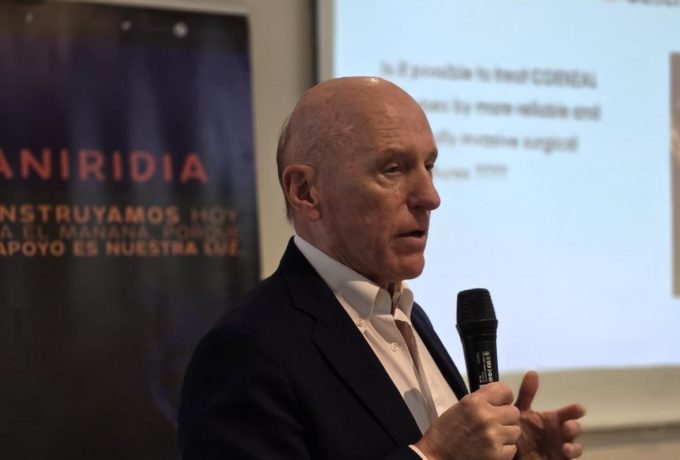 La asociación española de aniridia reconoce al dr. alió por su compromiso con los pacientes