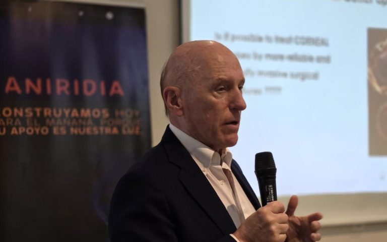 La asociación española de aniridia reconoce al dr. alió por su compromiso con los pacientes