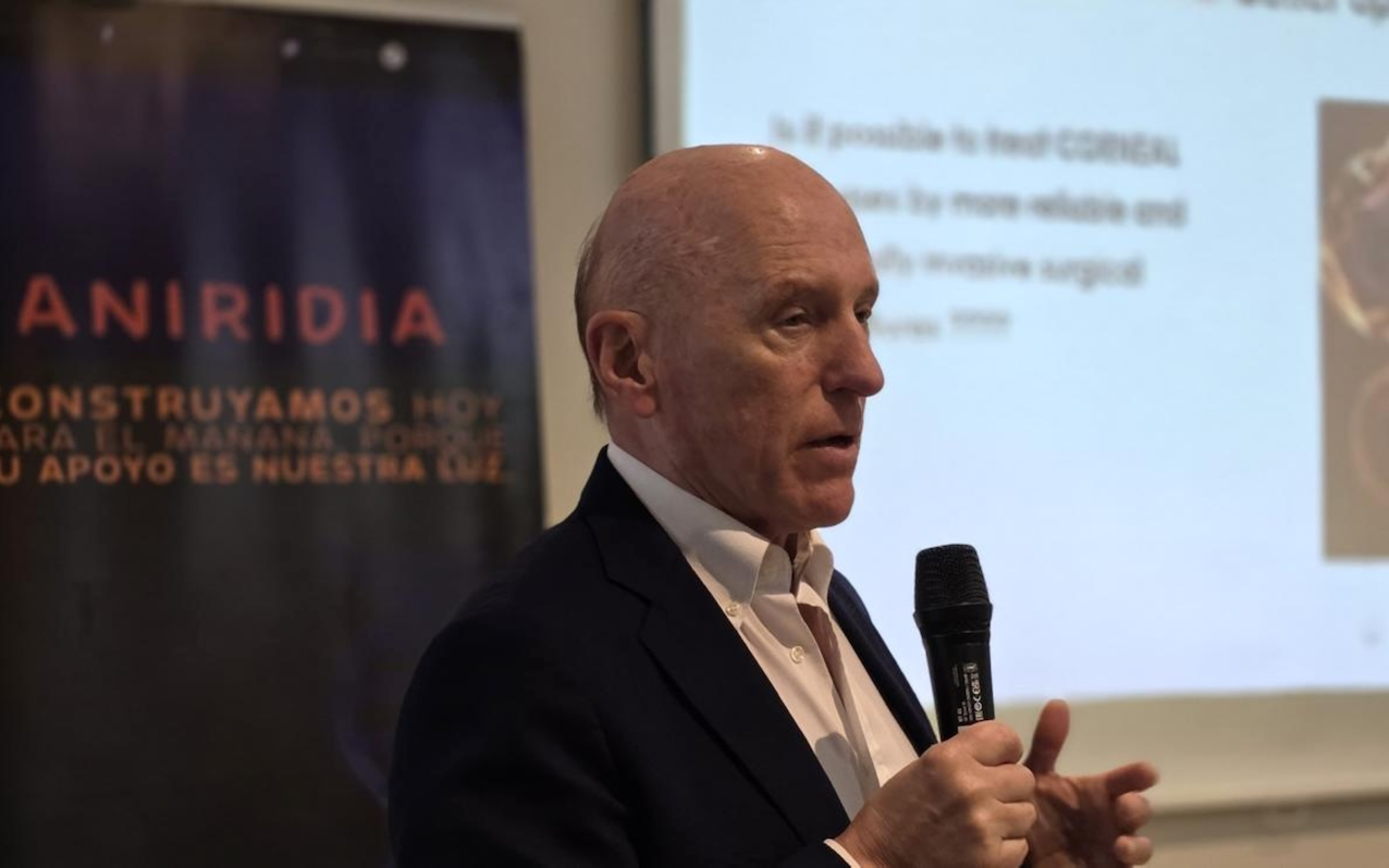 La asociación española de aniridia reconoce al dr. alió por su compromiso con los pacientes