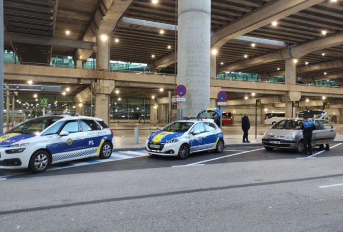 Taxis pirata en el aeropuerto Alicante-Elche