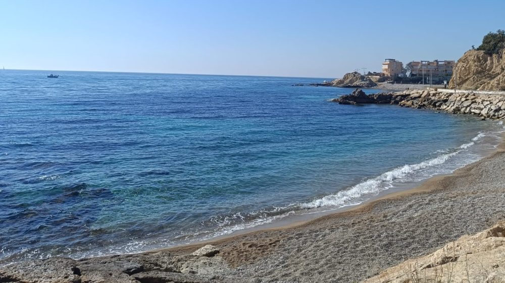 Villajoyosa revalida un año más las 6 banderas azules en las playas y mantiene el liderazgo en la Marina Baixa