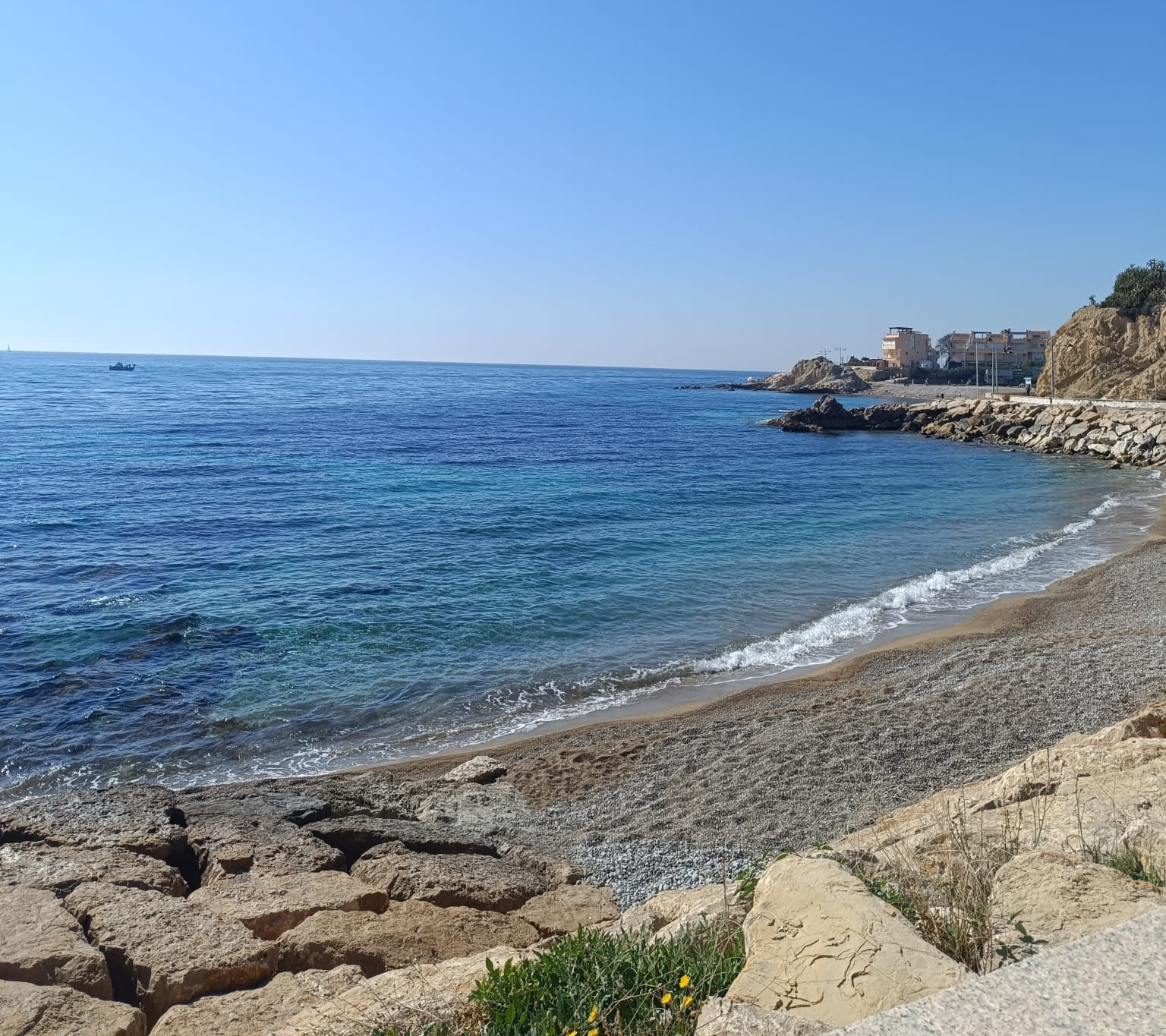 Villajoyosa revalida un año más las 6 banderas azules en las playas y mantiene el liderazgo en la Marina Baixa