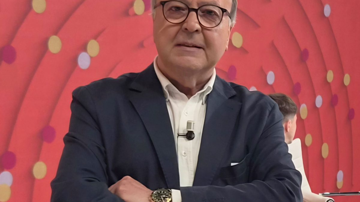 Riesgos por la tendencia de regalar teléfonos móviles a los niños en su Primera Comunión