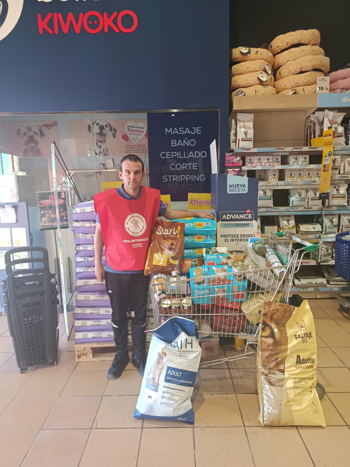 recogida de alimentos en L'Eliana para los animales rescatados