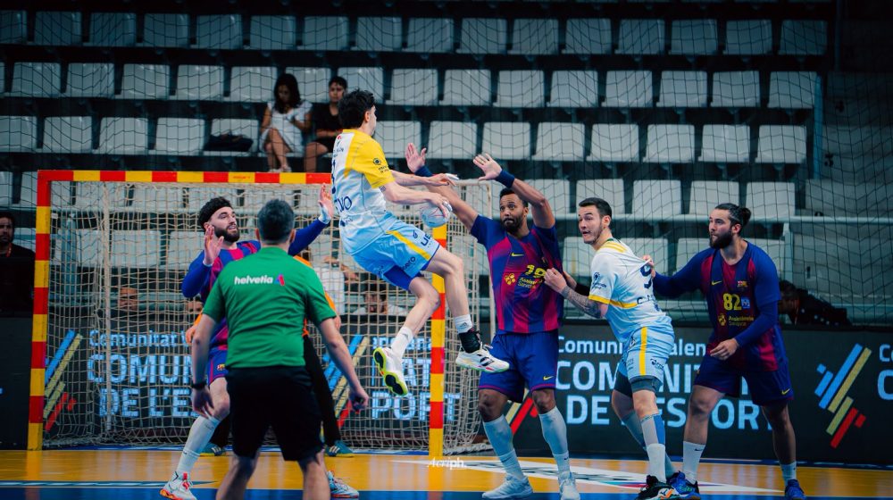 Barcelona y Bidasoa Irún disputan hoy la final tras la eliminación del EÓN Alicante en un duelo decidido en el último segundo