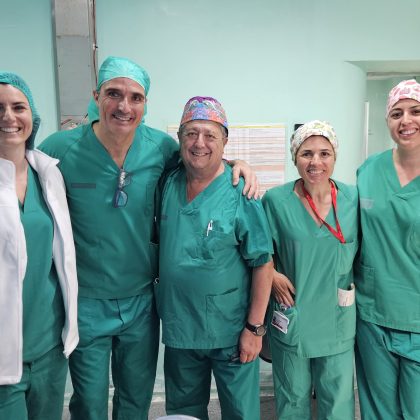 El Hospital General de Elche realiza una técnica pionera en la Comunitat Valenciana para tratar hernias paraestomales complejas