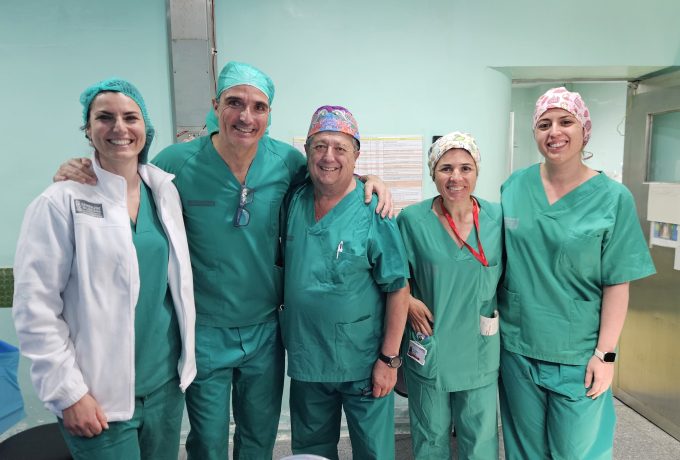 El Hospital General de Elche realiza una técnica pionera en la Comunitat Valenciana para tratar hernias paraestomales complejas