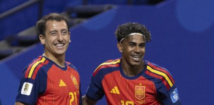 España busca el liderato del Grupo H frente a Uruguay