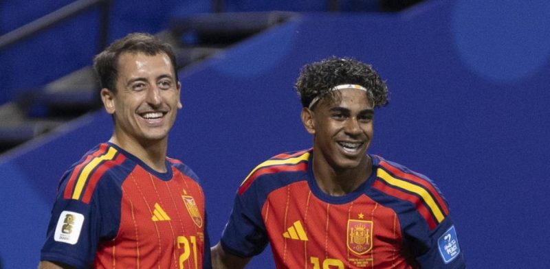 España busca el liderato del Grupo H frente a Uruguay