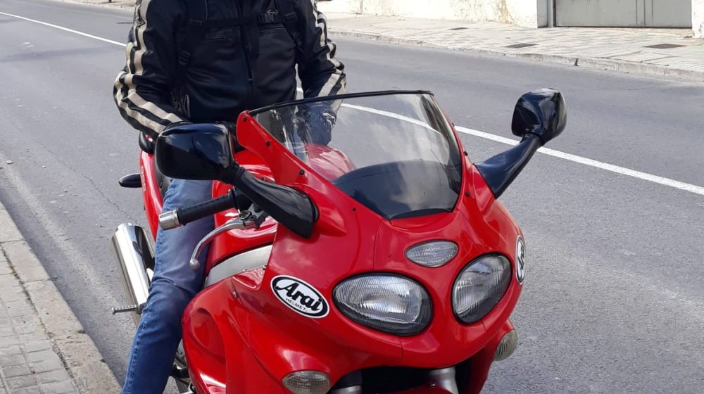Hoy estoy saliendo con mi moto. La DGT quiere cuidarte, eres más útil vivo que muerto.