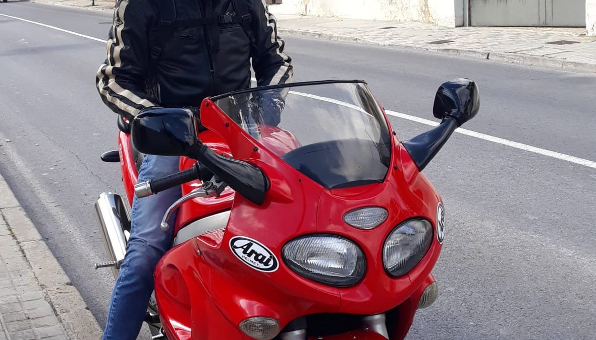 Hoy estoy saliendo con mi moto. La DGT quiere cuidarte, eres más útil vivo que muerto.