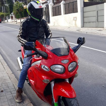 Hoy estoy saliendo con mi moto. La DGT quiere cuidarte, eres más útil vivo que muerto.